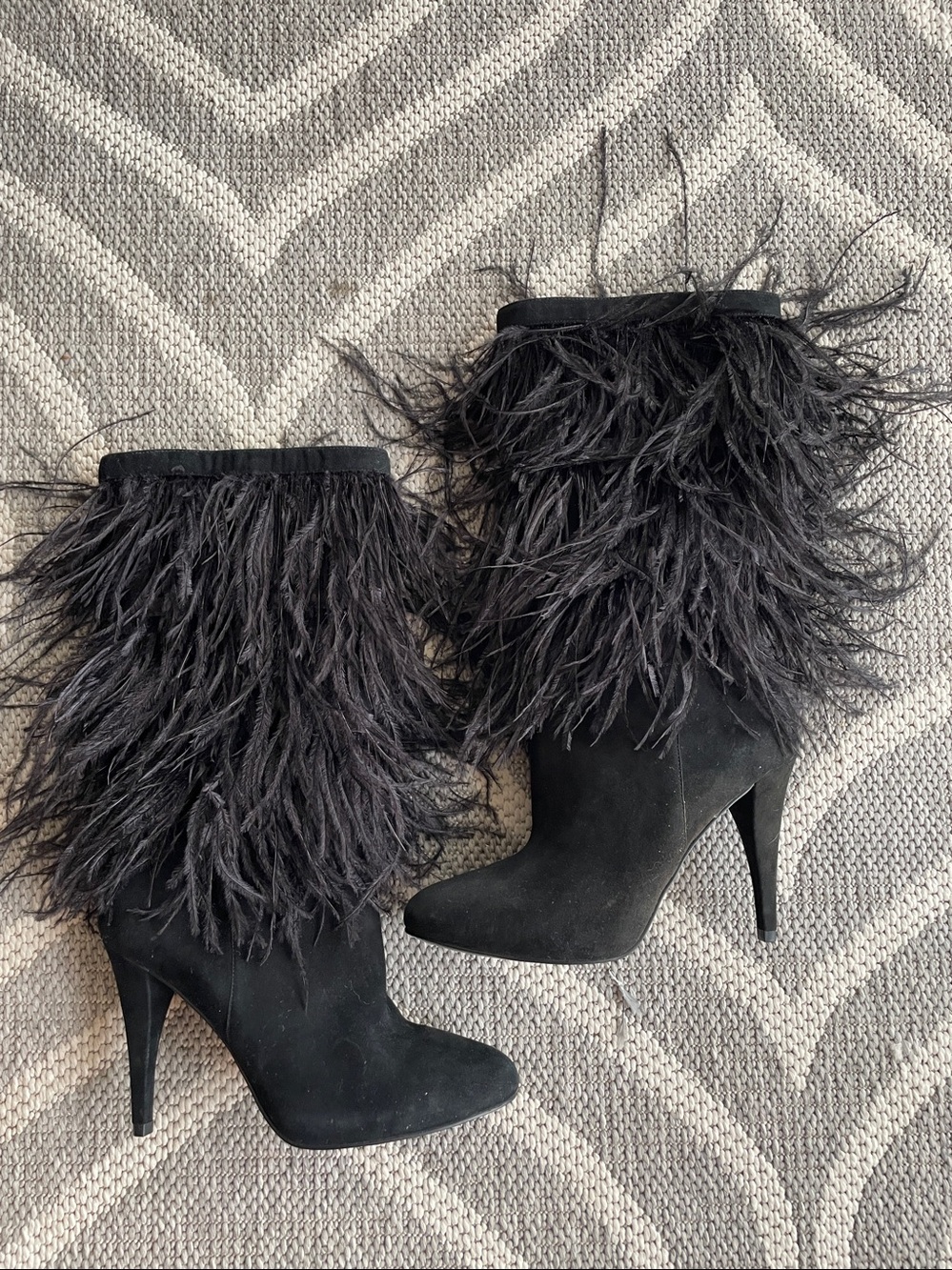 MK Michael Kors Asha boots black suede marabou feathers 36,5/ 6,5 heels 4”